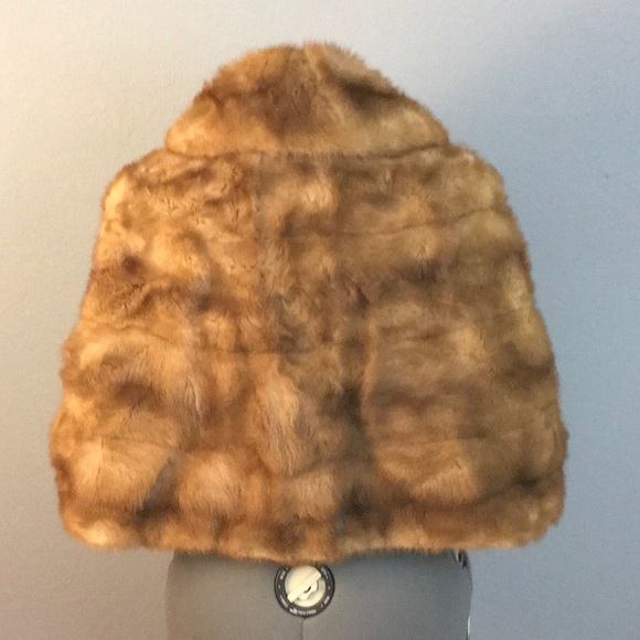 VintageAutumnHazeEMBA NaturalBrownMinkCape-Pockets - Picture 6 of 7